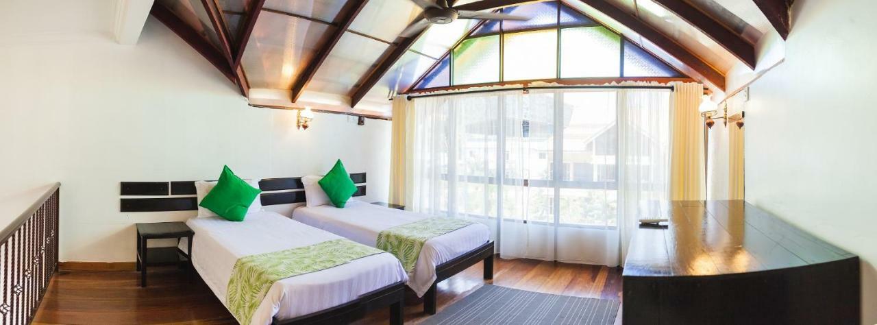 Anjungan Beach Resort Kampung Teluk Nipah Esterno foto