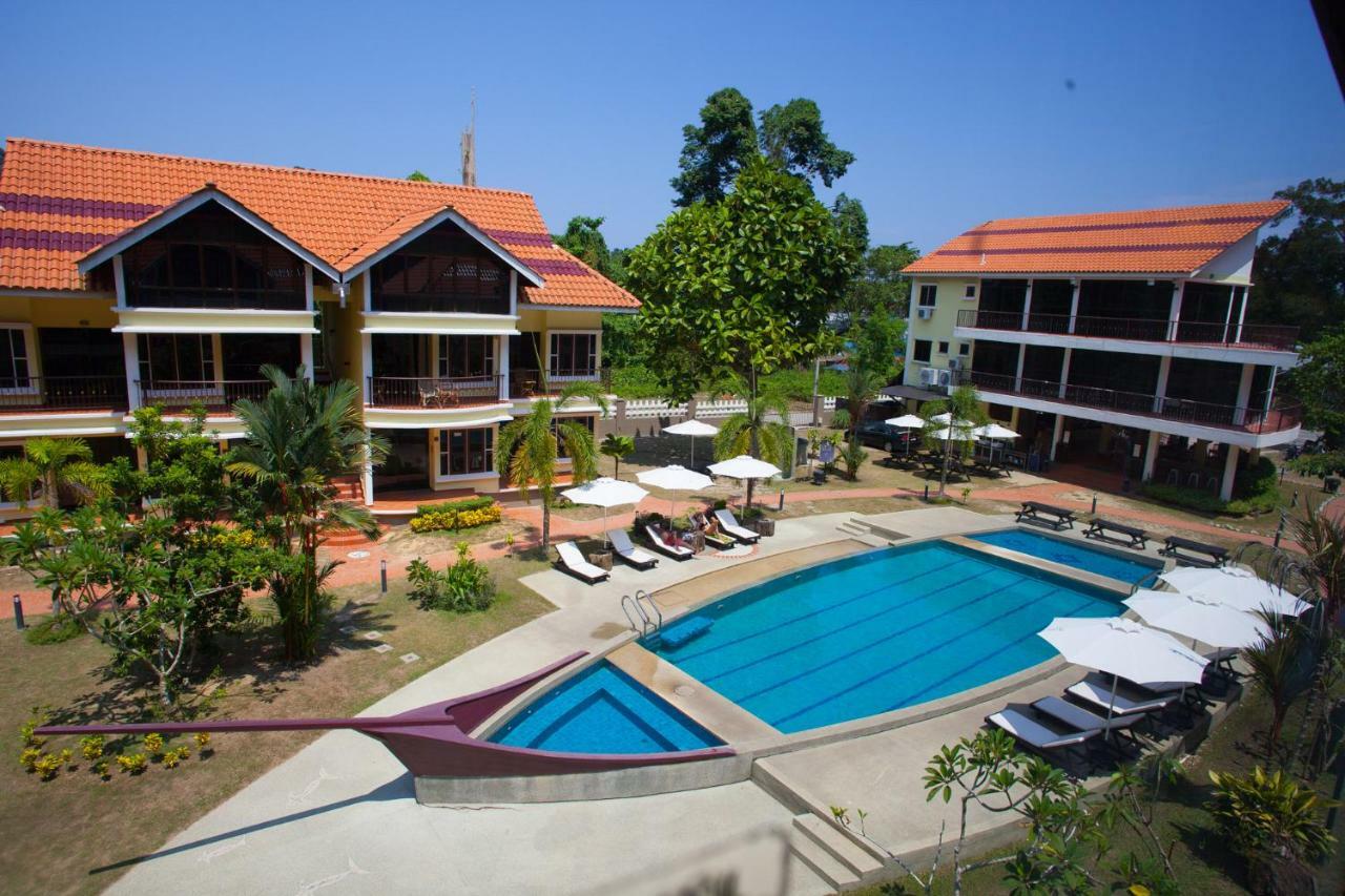 Anjungan Beach Resort Kampung Teluk Nipah Esterno foto