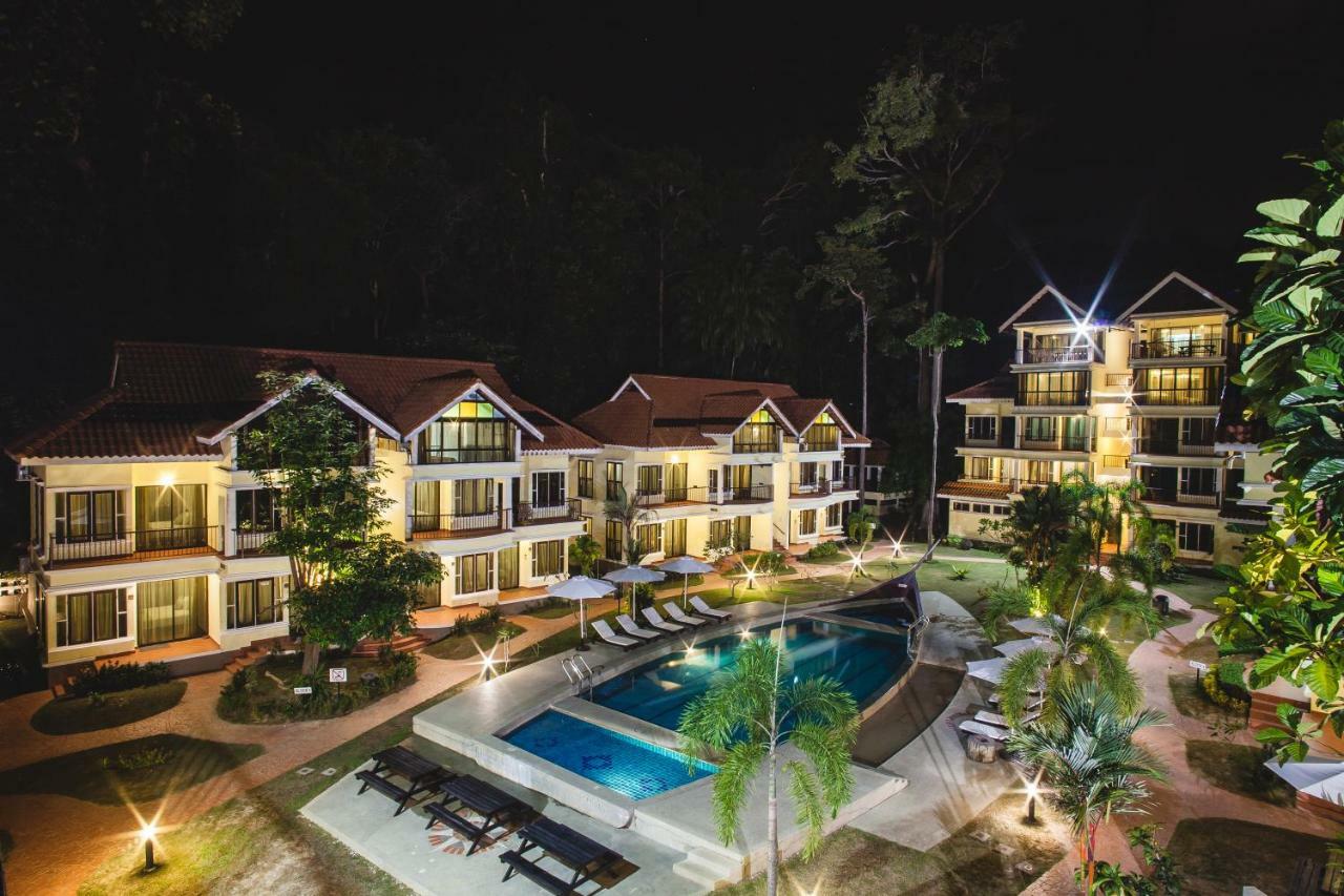 Anjungan Beach Resort Kampung Teluk Nipah Esterno foto