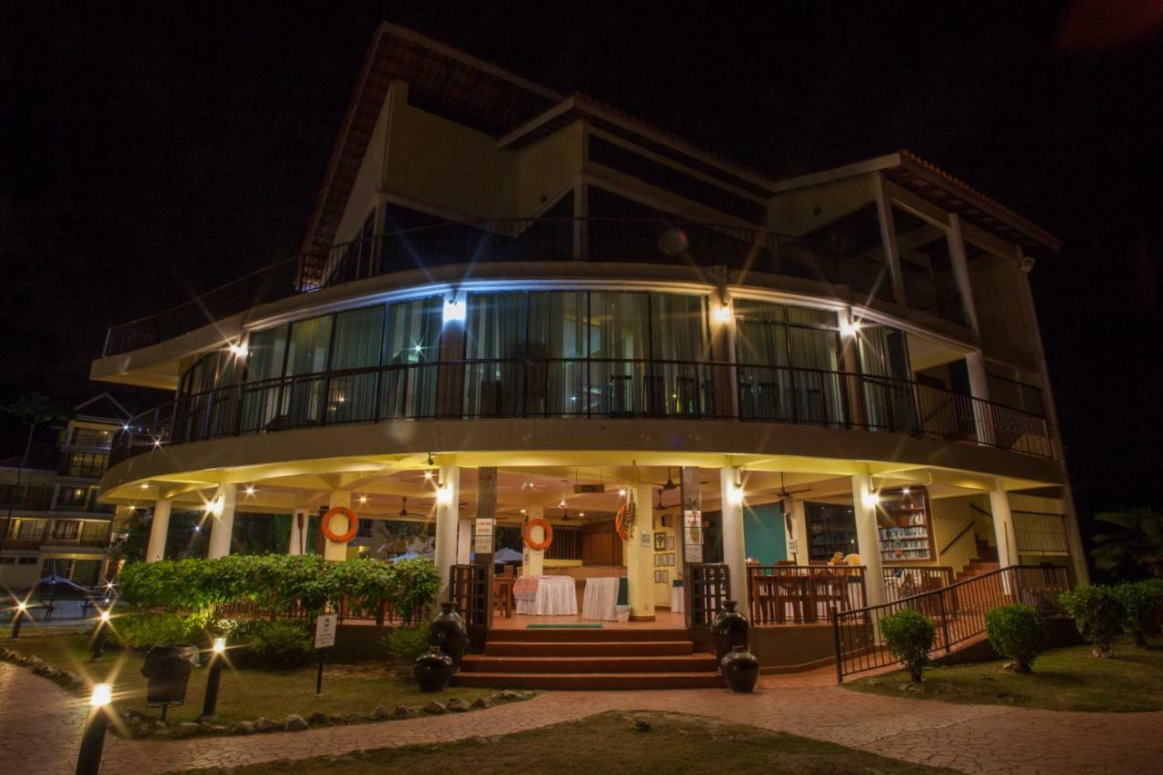 Anjungan Beach Resort Kampung Teluk Nipah Esterno foto