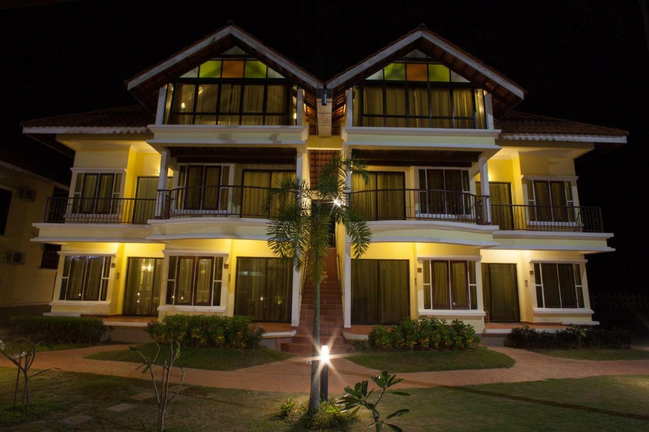 Anjungan Beach Resort Kampung Teluk Nipah Esterno foto